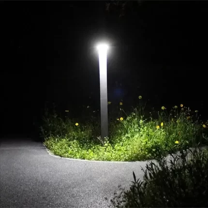 Solarni dvorišni reflektor sa daljinskim