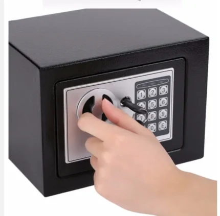 Sef sa digitalnim zaključavanjem i dva ključa