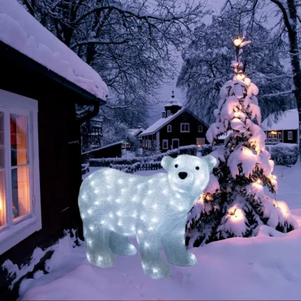 medved za novogodisnju dekoraciju u dvoristu