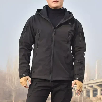 jakna softshell crna vetroodbojna prakticna i udobna